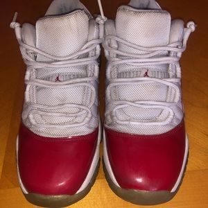 Air Jordan 11 Low Cherry